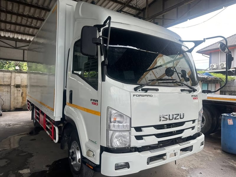 Isuzu FRR 190 แรงม้า จดทะเบียนปี 62 ตู้สามบานยาว 5.6 เมตร สภาพพร้อมใช้งาน สนใจโทรสอบถาม 081-8111202 เน้นโทรรถอยู่ใกล้เดอะมอลล์บางแค