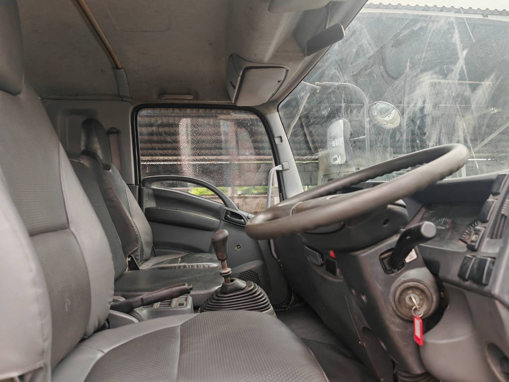 Isuzu 6 ล้อ FTR 240 ปี 58 หัวคัสซียาว 5.5 เมตร สภาพดีมากเหมาะทำดัมพ์