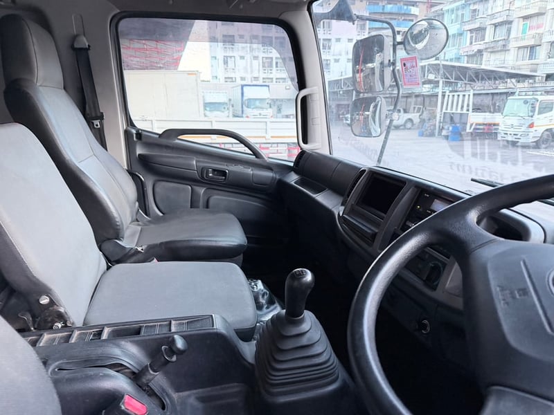 Hino FG Victor ช่วงยาว 8.5 เมตร กระบะพื้นเรียบ จดทะเบียนปี 59 สภาพเดิมสวย สนใจโทร 0818111202 วีรพงษ์