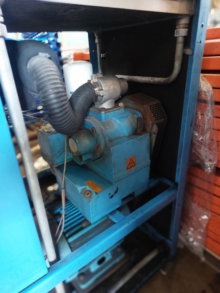 ขายปั้มลมสกรู ยี่ห้อ BOGE รุ่น C30 ขนาด30hp สภาพดี มีอยู่2เครื่อง