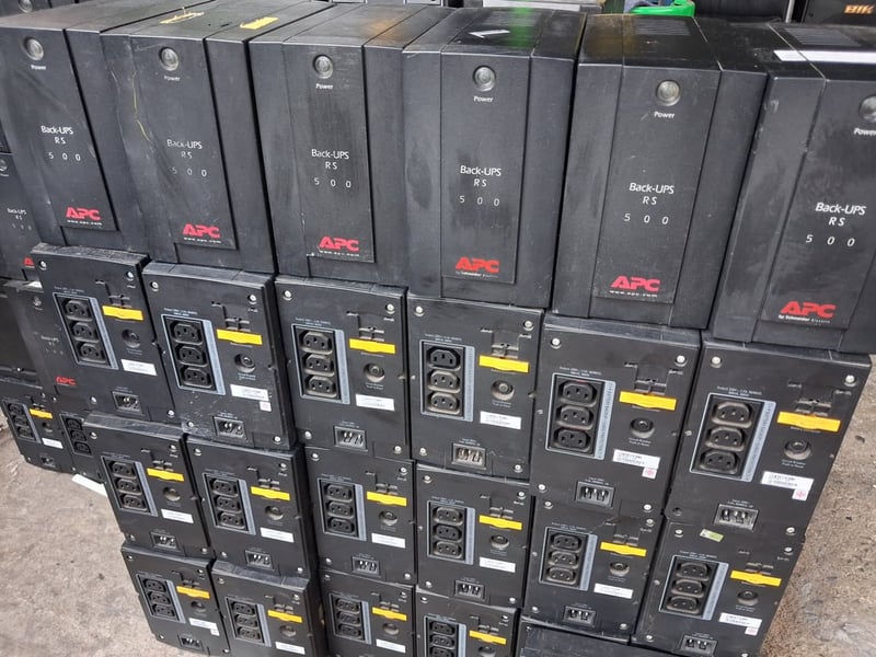 ขาย UPS ยี่ห้อ apc รุ่น rs500 ขนาด 500 VA 330 วัตต์ ตัวเปล่าไม่มีแบตเตอรี่ ใช้งานได้ปกติ  ราคาตัวละ 200 บาท มีประมาณ 50 ตัว สนใจติดต่อ 0863740650