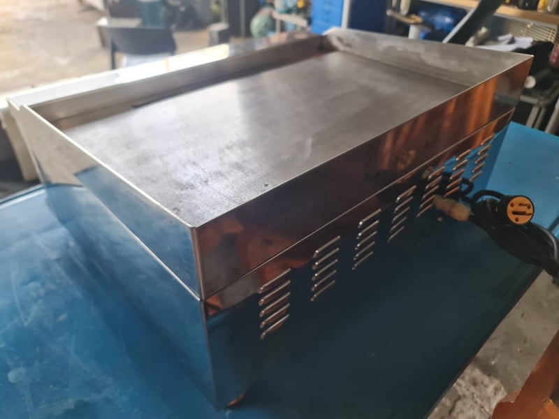 ขายเตากริลล์กระทะเรียบไฟฟ้า ไฟ 220v ใช้งานได้ปกติ