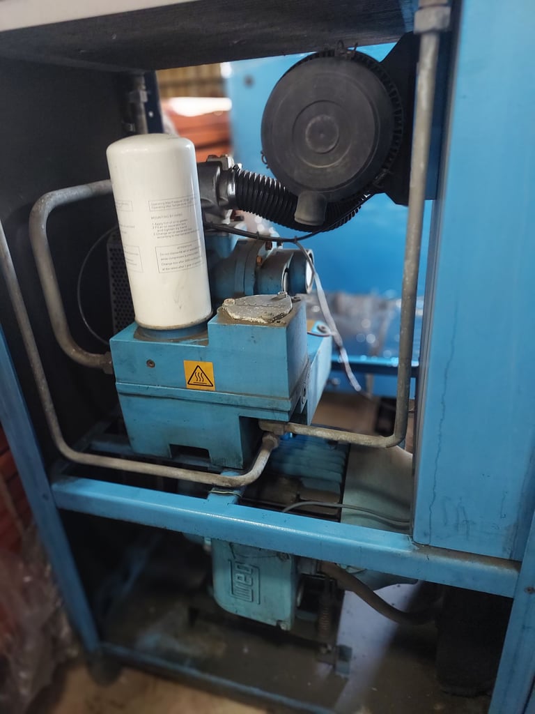 ขายปั้มลมสกรู ยี่ห้อ BOGE รุ่น C30 ขนาด30hp สภาพดี มีอยู่2เครื่อง