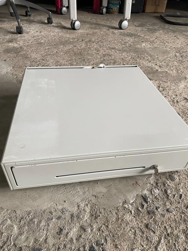 ขายลิ้นชักเก็บเงิน อย่างดี มีกุญแจล็อคให้ มีสายต่อเครื่องพิมพ์ใบเสร็จ ขายลิ้นชักเก็บเงิน อย่างดี มีกุญแจล็อคให้ มีสายต่อเครื่องพิมพ์ใบเสร็จ