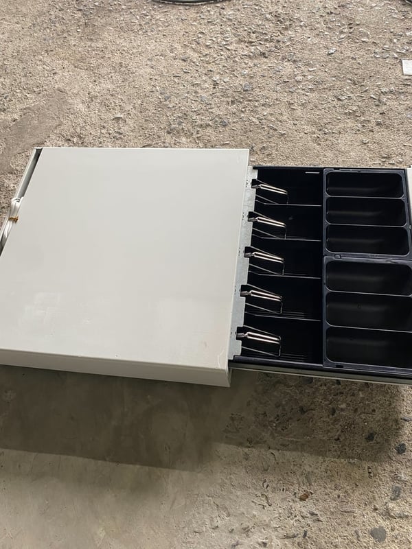 ขายลิ้นชักเก็บเงิน อย่างดี มีกุญแจล็อคให้ มีสายต่อเครื่องพิมพ์ใบเสร็จ ขายลิ้นชักเก็บเงิน อย่างดี มีกุญแจล็อคให้ มีสายต่อเครื่องพิมพ์ใบเสร็จ