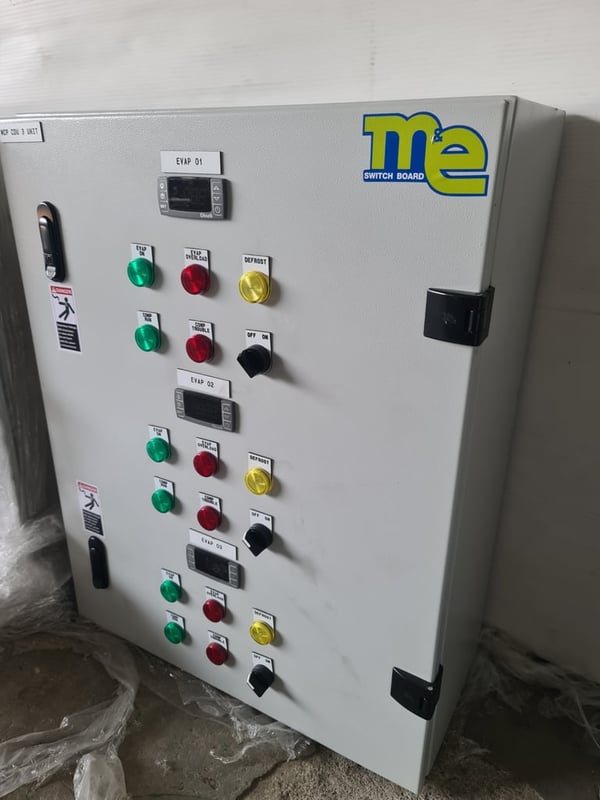 ขายตู้คอนโทรลห้องเย็น 1 ชุดประกอบด้วยเทอร์โบ stat 3 ตัว ยี่ห้อ dixel