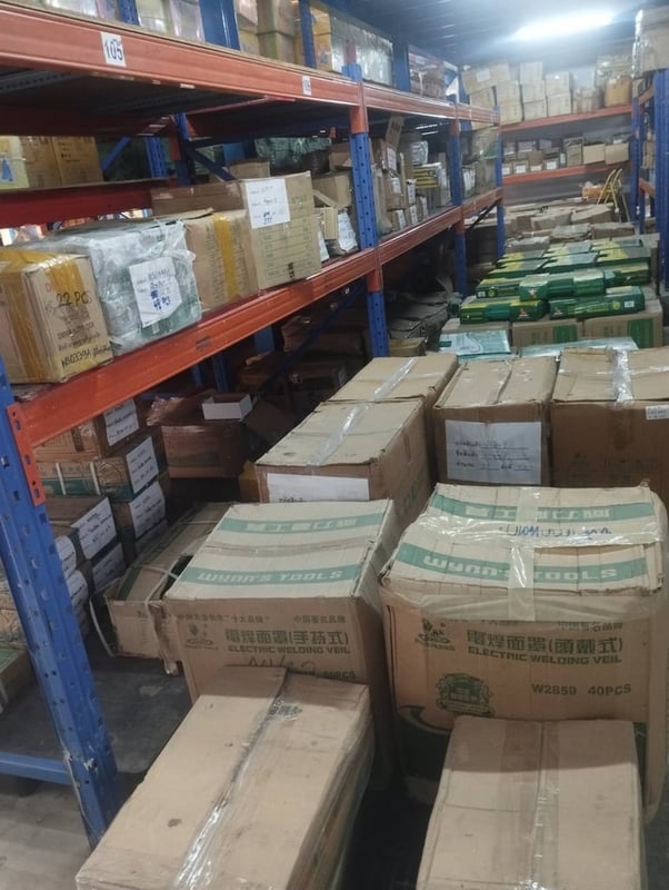 ขายเครื่องมือช่างมีอยู่ประมาณ 400 ลัง