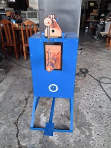 เครื่องเชื่อมอาร์คสปอตเวลดิ้ง ขนาดใหญ่ ใช้งานได้ปกติ