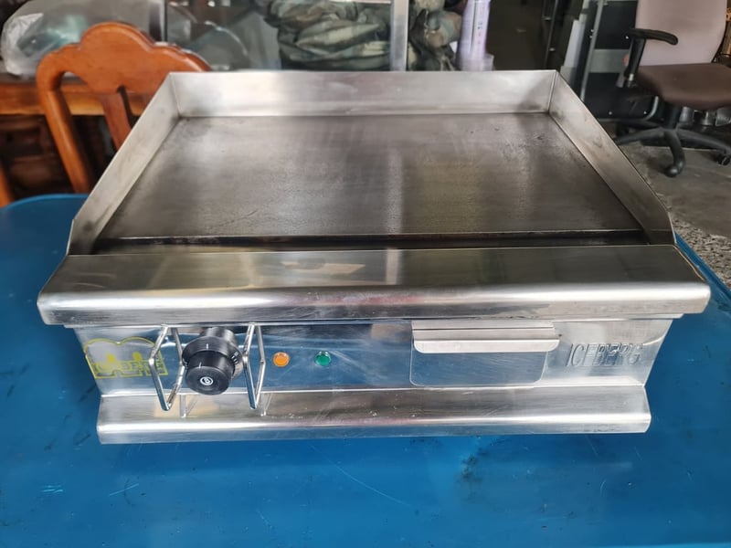 ขายเตากริลล์กระทะเรียบไฟฟ้า ไฟ 220v ใช้งานได้ปกติ