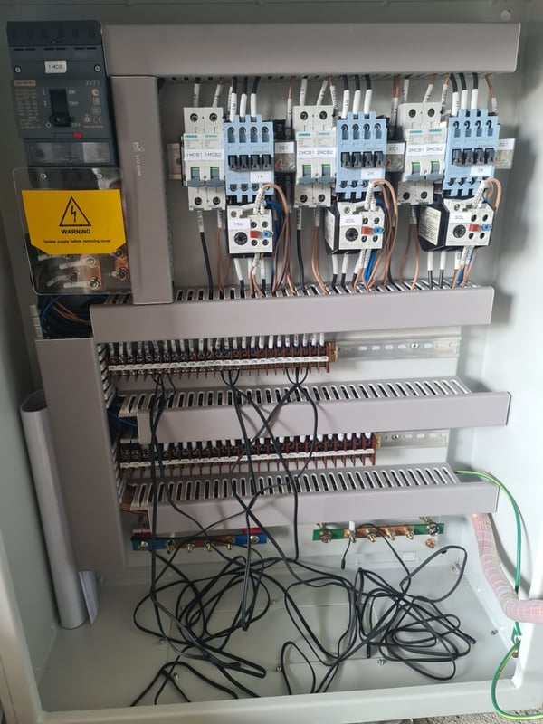 ขายตู้คอนโทรลห้องเย็น 1 ชุดประกอบด้วยเทอร์โบ stat 3 ตัว ยี่ห้อ dixel ขายตู้คอนโทรลห้องเย็น 1 ชุดประกอบด้วยเทอร์โบ stat 3 ตัว ยี่ห้อ dixel