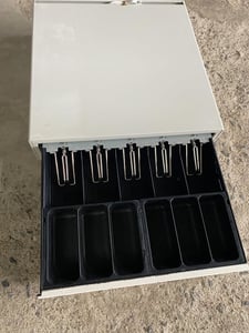 ขายลิ้นชักเก็บเงิน อย่างดี มีกุญแจล็อคให้ มีสายต่อเครื่องพิมพ์ใบเสร็จ ขายลิ้นชักเก็บเงิน อย่างดี มีกุญแจล็อคให้ มีสายต่อเครื่องพิมพ์ใบเสร็จ