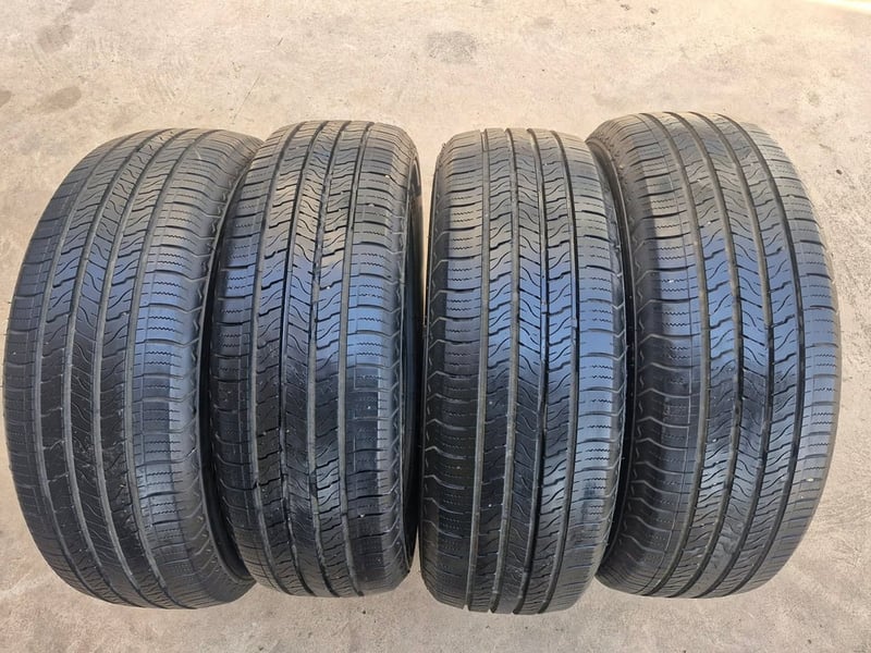 ยางป้ายแดง GOODRIDE SU320 ขนาด 225-60R18 สภาพนางฟ้า