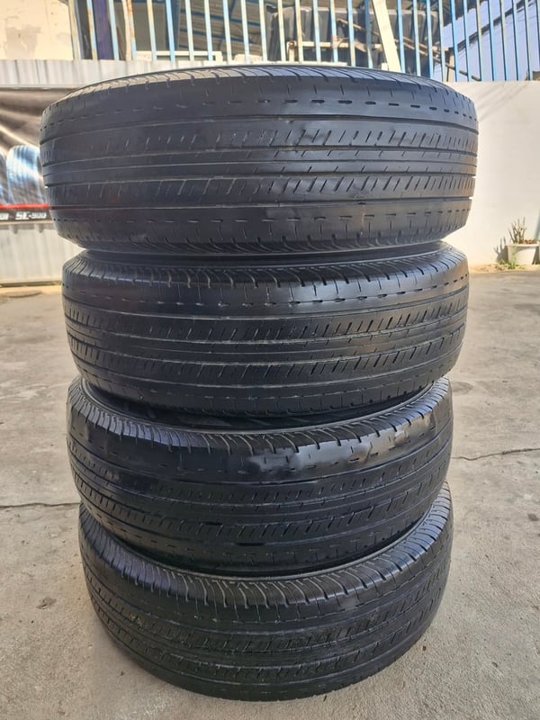 ยาง BRIDGESTONE R611 215-70R15 ปี24 พร้อมใช้งาน