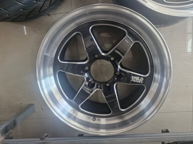 ล้อ WELD มือ 2 ขอบ 18 สภาพพร้อมใช้งาน สำหระบกระบะ 6 รู ล้อ WELD มือ 2 ขอบ 18 สภาพพร้อมใช้งาน สำหระบกระบะ 6 รู