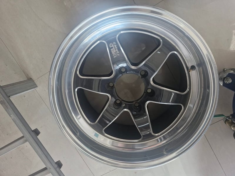 ล้อ WELD มือ 2 ขอบ 18 สภาพพร้อมใช้งาน สำหระบกระบะ 6 รู ล้อ WELD มือ 2 ขอบ 18 สภาพพร้อมใช้งาน สำหระบกระบะ 6 รู