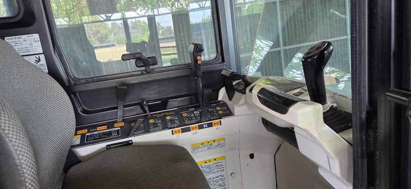 รถเกี่ยวข้าวญี่ปุ่น 4 แถว รถเกี่ยวข้าวญี่ปุ่น 4 แถว