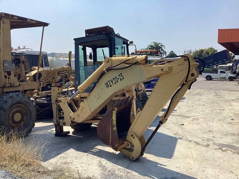 รถตักหน้าขุดหลัง