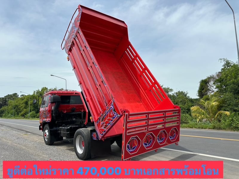 รถบรรทุก 6 ล้อดั้ม