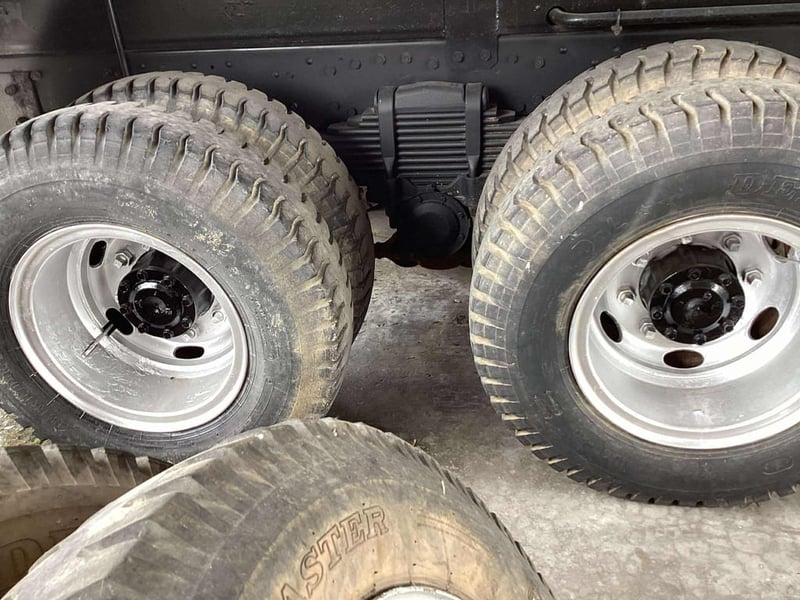 สิบล้อดั้ม mitsubishi ไอ้หลง 10 สปีด