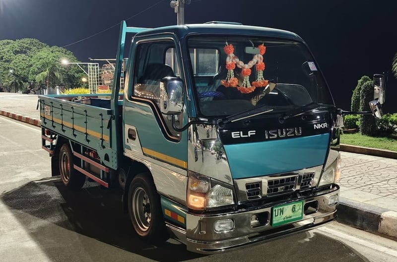  ISUZU NKR  รถห้างแท้ 4ล้อไม่ติดเวลา เครื่อง 100 แรงม้า เทอร์โบอินเตอร์คูลเลอร์ มือเดียว วิ่งน้อย  กระบะคาร์โก้ เปิดได้3ด้าน  ยาว 3.10 เมตร กว้าง 1.80 เมตร รีโมทเซ็นทรัลล็อค  CD MP3 USB  คิดใหม่  กล้องบันทึกใหม่  แอร์ พวงมาลัยเพาเวอร์ ชุดแต่งรอบคันใหม่ ทะเบียนภาษี ธค 69  เจ้าของขายเอง