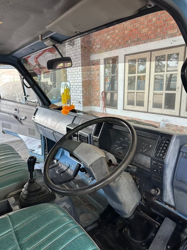 รถหกล้ออีซูซุ NPR 115