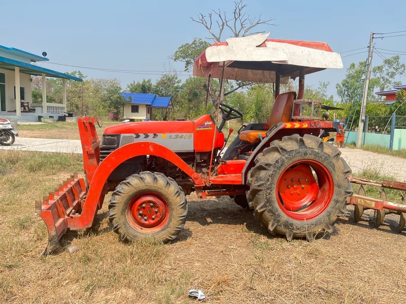 ขายรถไถคูโบต้า34แรง พร้อมอุปกรณ์ใบดันและผานหลังครับ ขายรถไถคูโบต้า34แรง พร้อมอุปกรณ์ใบดันและผานหลังครับ