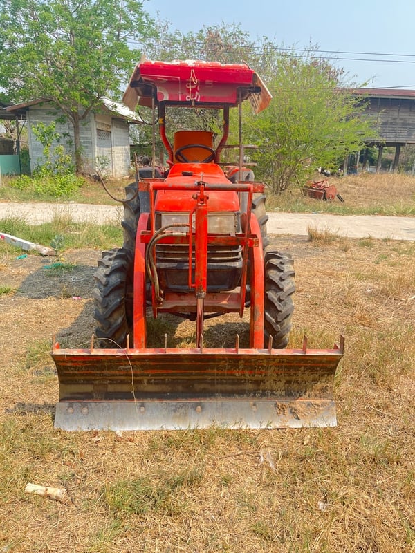 ขายรถไถคูโบต้า34แรง พร้อมอุปกรณ์ใบดันและผานหลังครับ ขายรถไถคูโบต้า34แรง พร้อมอุปกรณ์ใบดันและผานหลังครับ