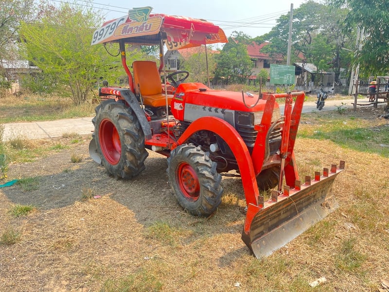 ขายรถไถคูโบต้า34แรง พร้อมอุปกรณ์ใบดันและผานหลังครับ ขายรถไถคูโบต้า34แรง พร้อมอุปกรณ์ใบดันและผานหลังครับ