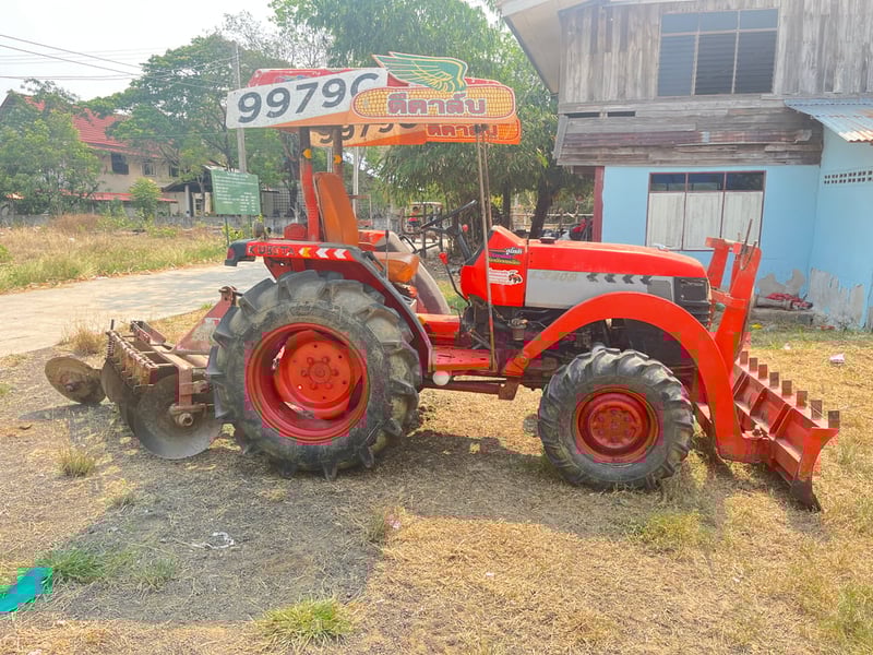 ขายรถไถคูโบต้า34แรง พร้อมอุปกรณ์ใบดันและผานหลังครับ ขายรถไถคูโบต้า34แรง พร้อมอุปกรณ์ใบดันและผานหลังครับ
