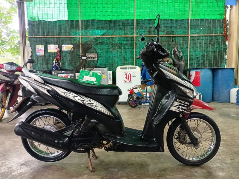   Honda Click110 เครื่องเดิม มีเล่มอย่างเดียว