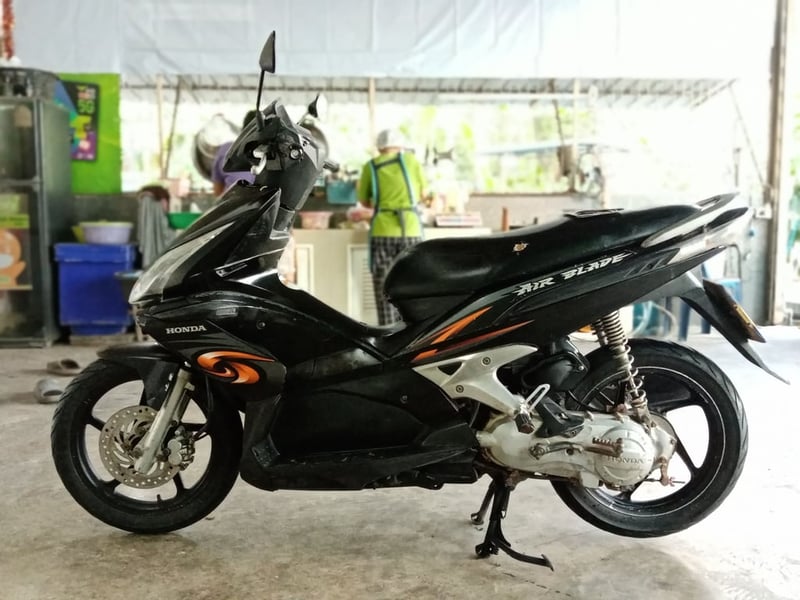 Honda Air Blade110cc. มีเล่มทะเบียน+ชุดโอน(ภาษีขาดเกิน) Honda Air Blade110cc. มีเล่มทะเบียน+ชุดโอน(ภาษีขาดเกิน)