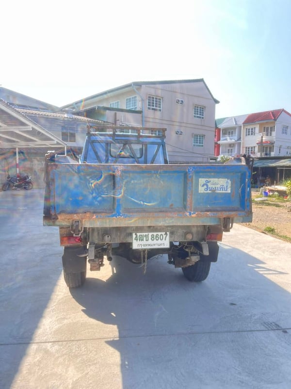รถบรรทุก Isuzu บรรทุก 4 ล้อ ดั้ม