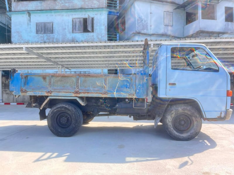 รถบรรทุก Isuzu บรรทุก 4 ล้อ ดั้ม