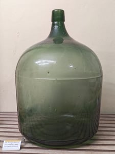 ขวดแก้วโบราณใบใหญ่ 