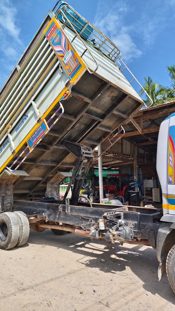 ขายรถ 6 ล้อดั๊มพ์เกษตร Hino ต่อรองราคาได้ครับ ขายรถ 6 ล้อดั๊มพ์เกษตร Hino ต่อรองราคาได้ครับ