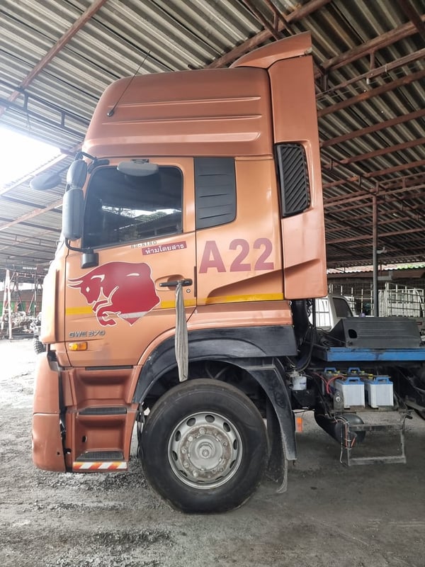 NISSAN UD GWE 375แรงม้า รถบรรทุก หัวลาก 10ล้อ หัวลาก เฉพาะหัว ปี2015