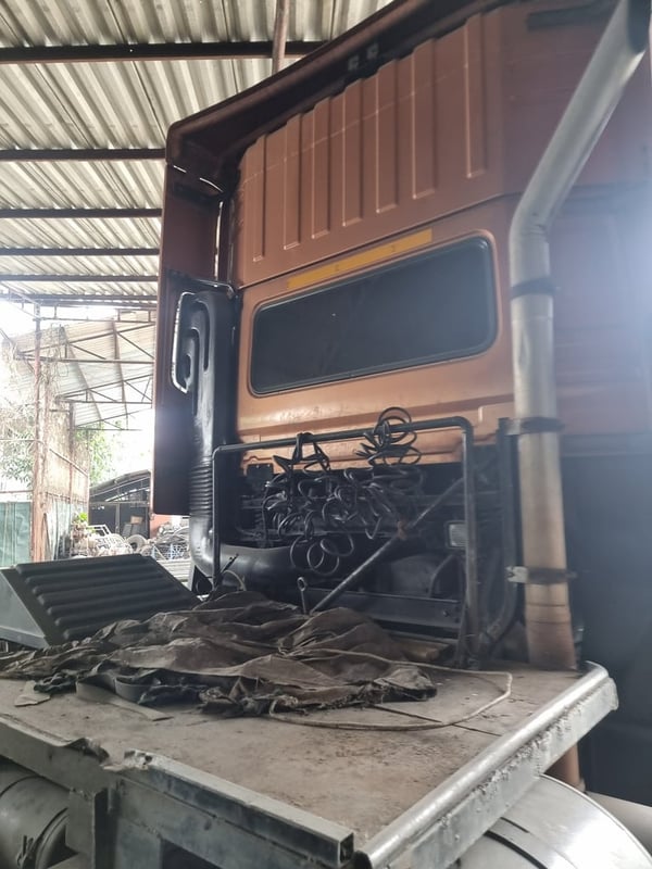 NISSAN UD GWE 375แรงม้า รถบรรทุก หัวลาก 10ล้อ หัวลาก เฉพาะหัว ปี2015