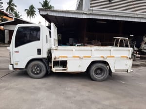 ขาย รถบรรทุก6ล้อ ขนาดเล็ก ISUZU NMR85 สภาพดี พร้อมใช้งาน