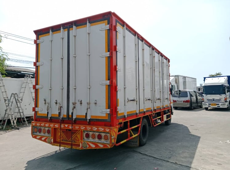 ISUZU NQR175 ปี65 ตู้10บาน ยาว5.6เมตร รถสวย เครื่องดี