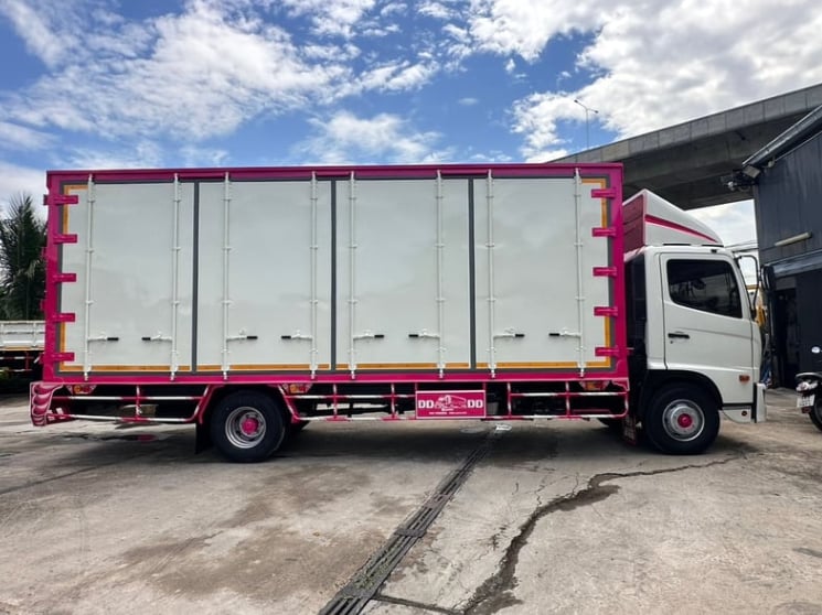 HINO FC 210แรงม้า รถบรรทุก 6ล้อ ตู้แห้ง ปี2021 เลขไมล์น้อยกว่า 500,000 กม.