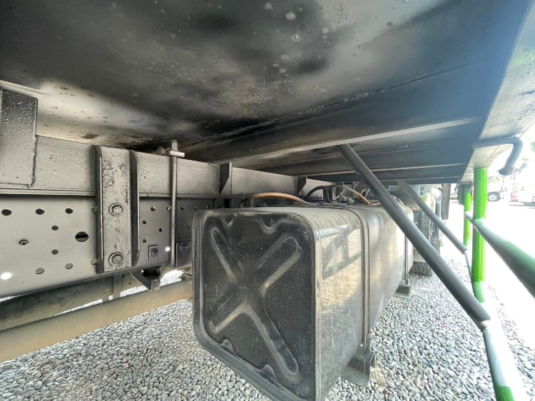 ISUZU NMR 130แรงม้า รถบรรทุก 6ล้อ กระบะคอกสูง ปี2015 ISUZU NMR 130แรงม้า รถบรรทุก 6ล้อ กระบะคอกสูง ปี2015