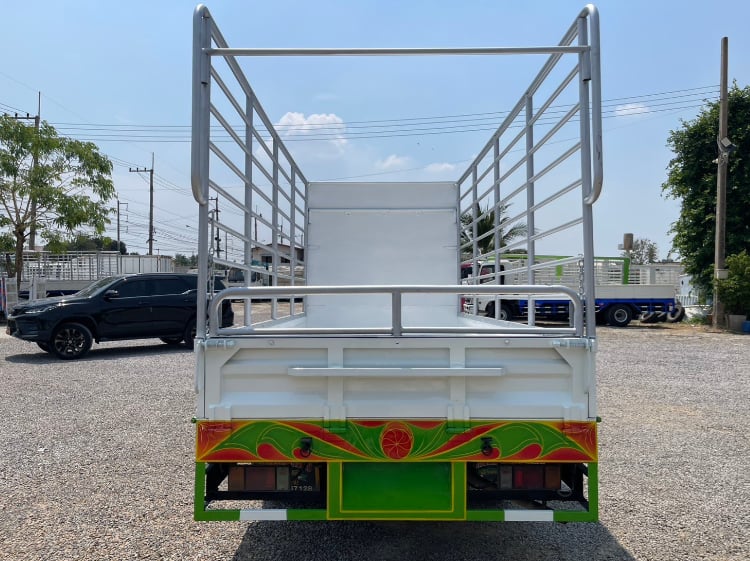 ISUZU NMR 130แรงม้า รถบรรทุก 6ล้อ กระบะคอกสูง ปี2015 ISUZU NMR 130แรงม้า รถบรรทุก 6ล้อ กระบะคอกสูง ปี2015