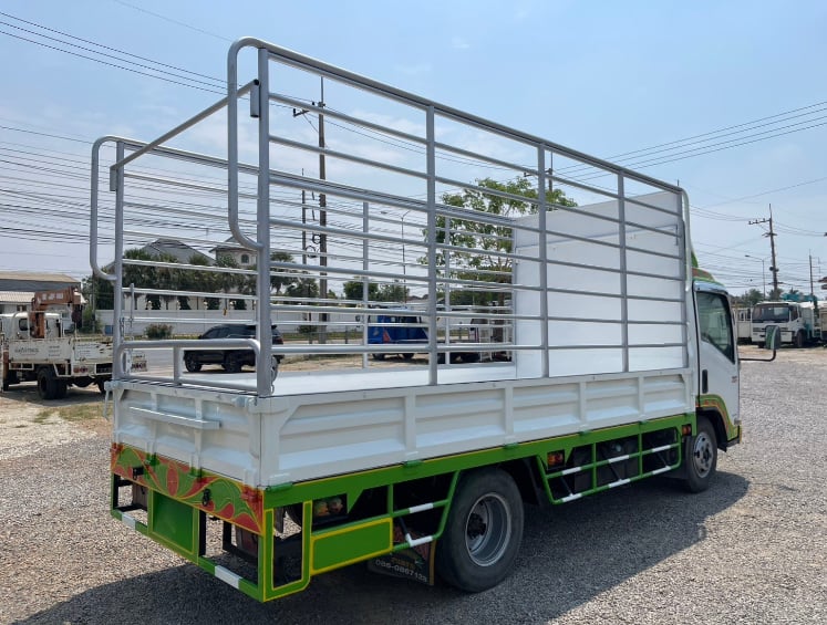 ISUZU NMR 130แรงม้า รถบรรทุก 6ล้อ กระบะคอกสูง ปี2015 ISUZU NMR 130แรงม้า รถบรรทุก 6ล้อ กระบะคอกสูง ปี2015