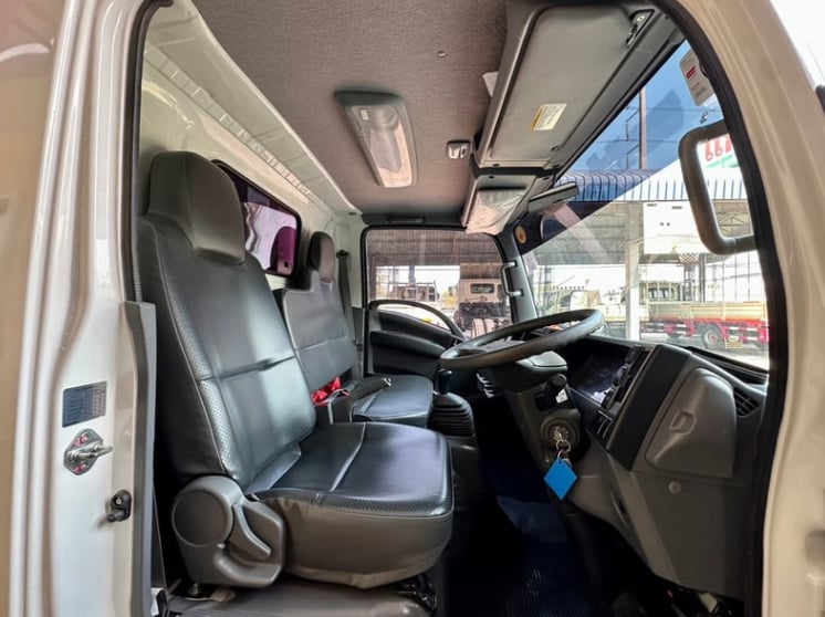 ISUZU NMR 130แรงม้า รถบรรทุก 6ล้อ ตู้แห้ง ปี2024 เลขไมล์ 71,000 กม.