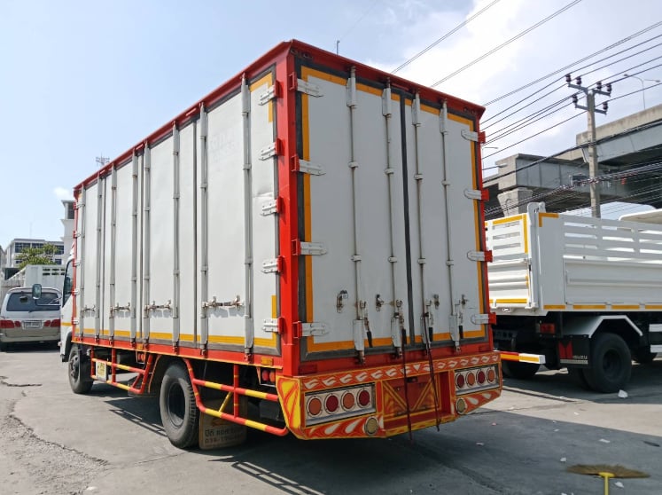 ISUZU NQR175 ปี65 ตู้10บาน ยาว5.6เมตร รถสวย เครื่องดี