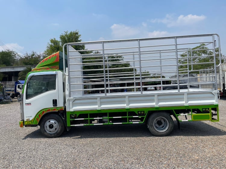 ISUZU NMR 130แรงม้า รถบรรทุก 6ล้อ กระบะคอกสูง ปี2015 ISUZU NMR 130แรงม้า รถบรรทุก 6ล้อ กระบะคอกสูง ปี2015