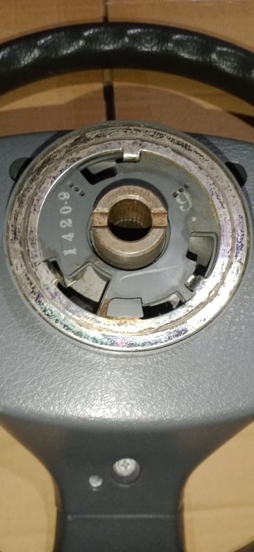 ขายพวงมาลัยเดิมติดรถยนต์ HONDA รุ่น CIVIC eg 3 ประตูและ 4 ประตูของแท้เดิมๆติดรถมาขนาดเส้นผ่าศูนย์กลาง 14" สภาพสวยพร้อมใช้งานได้ ขาย 12900฿รวมส่ง รับของได้ที่บางกะปิ ไม่มีเก็บเงินปลายทาง โทร 081-1162670