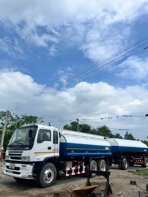 รถพ่วงแม่ลูก ISUZU ถังบรรทุกของเหลว 195 แรงม้า