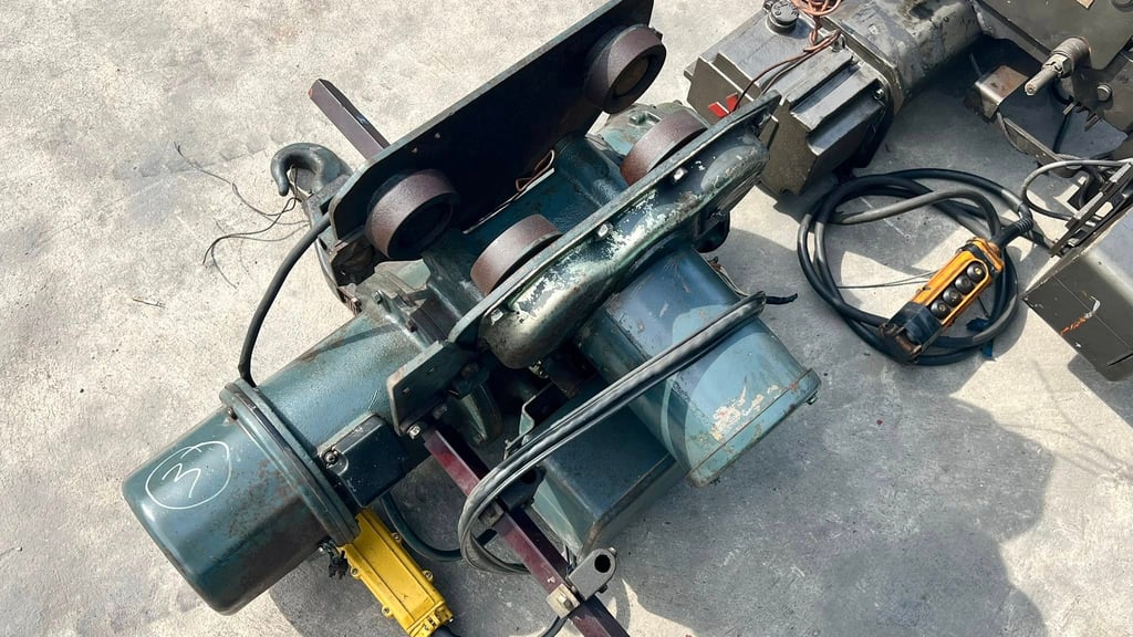 รอกสลิงไฟฟ้างานญี่ปุ่นMade in JAPANขนาด 1000 kg 4 ทิศทาง380Vเข้ามา 3 ตัว รอกสลิงไฟฟ้างานญี่ปุ่นMade in JAPANขนาด 1000 kg 4 ทิศทาง380Vเข้ามา 3 ตัว