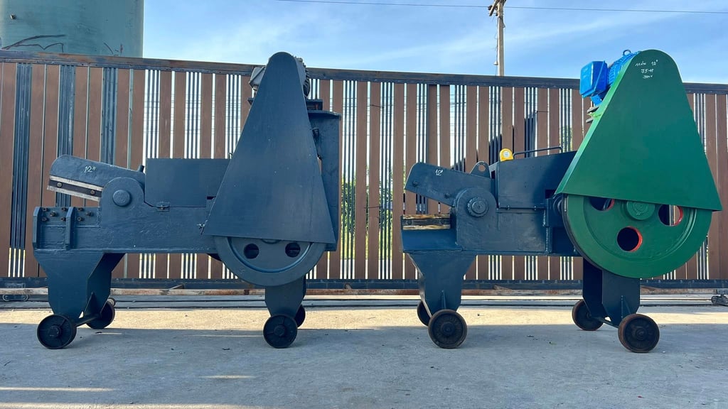 กรรไกรตัดงับเศษเหล็ก ตัดเศษเหล็กงานรีไซเคิล ปากมีด 12”380Vเข้ามา 2 ตัว กรรไกรตัดงับเศษเหล็ก ตัดเศษเหล็กงานรีไซเคิล ปากมีด 12”380Vเข้ามา 2 ตัว